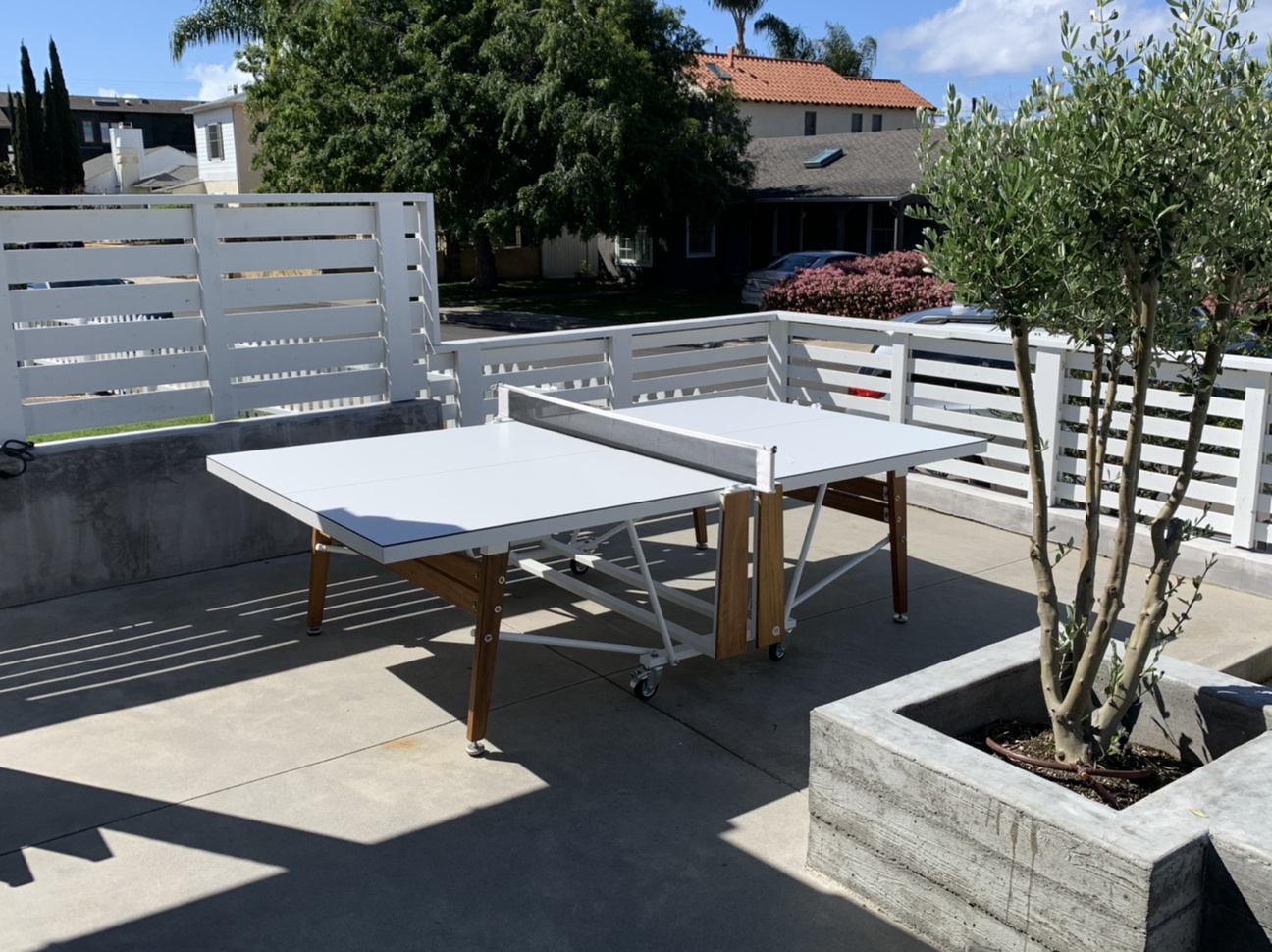 RS Barcelona folding white ping pong table