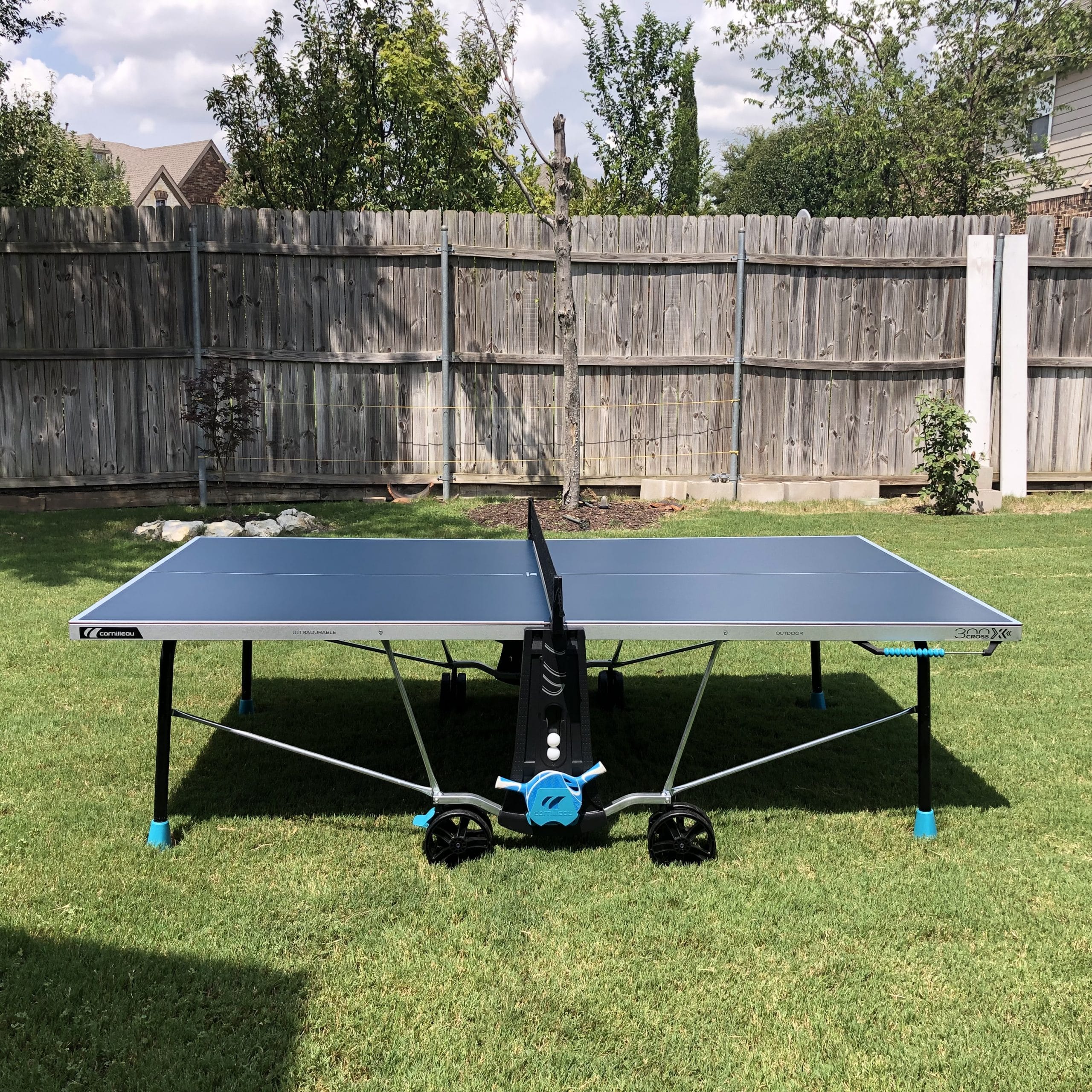 Cornilleau 300X outdoor ping pong table